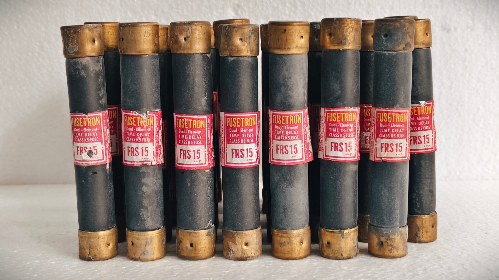 Fusetron FRS 15 Dual-Element Time Delay Current Limiting Fuse Lot of 9 Pcs